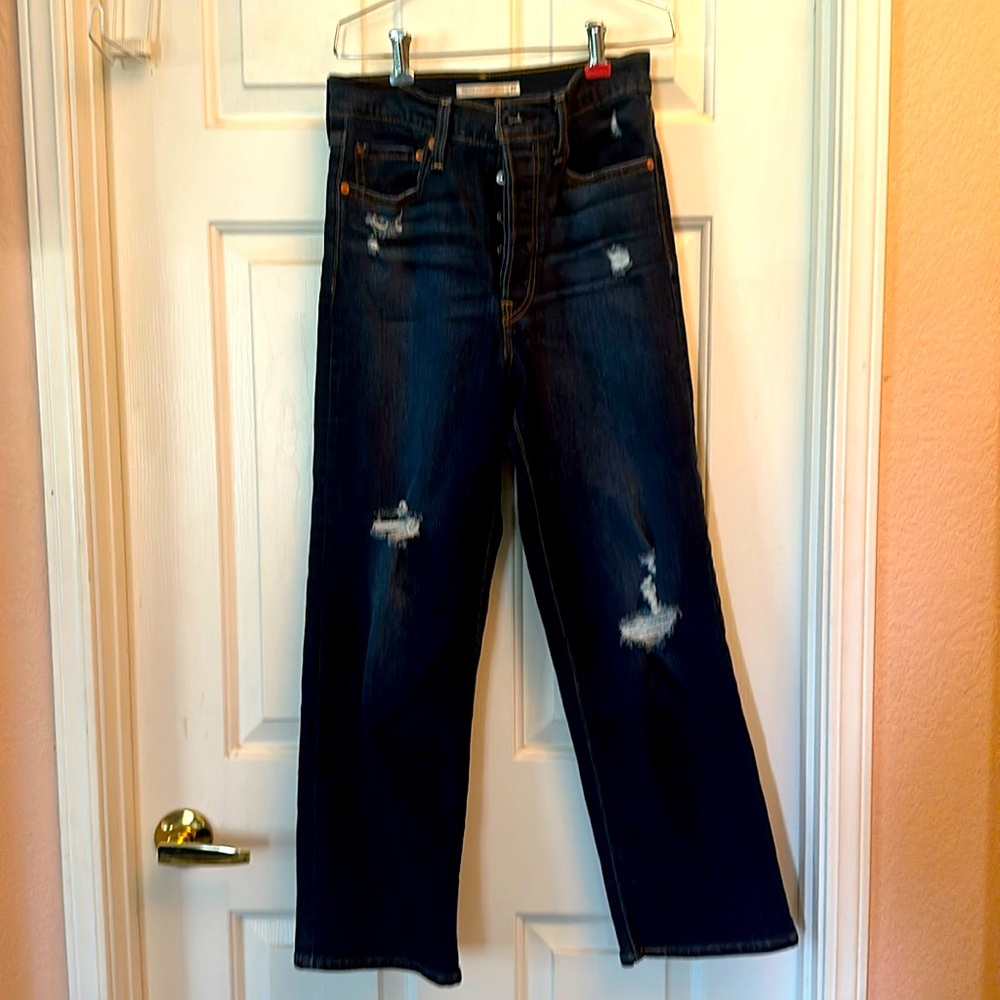 Levi’s distressed ribcage straight ankle